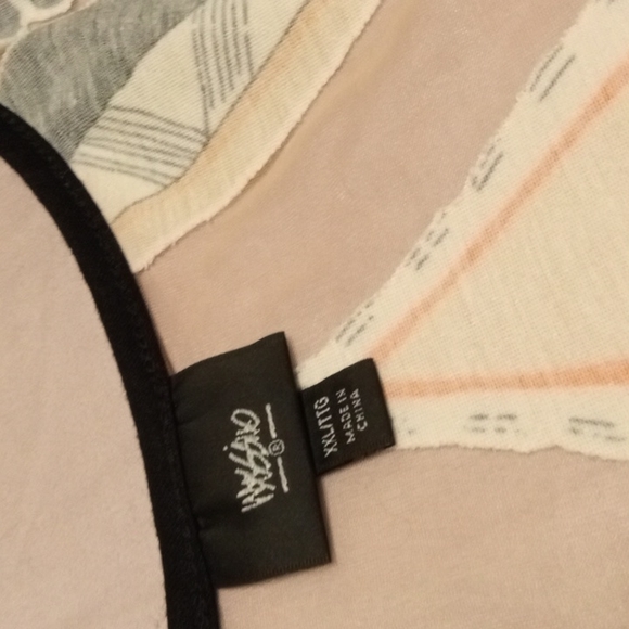 Size 2x, Mossimo, abstract triangles., long, sleeveless tank , dressy or casual - Picture 2 of 4